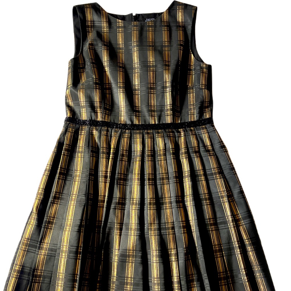 Pleated sleeveless Tahari cocktail dress